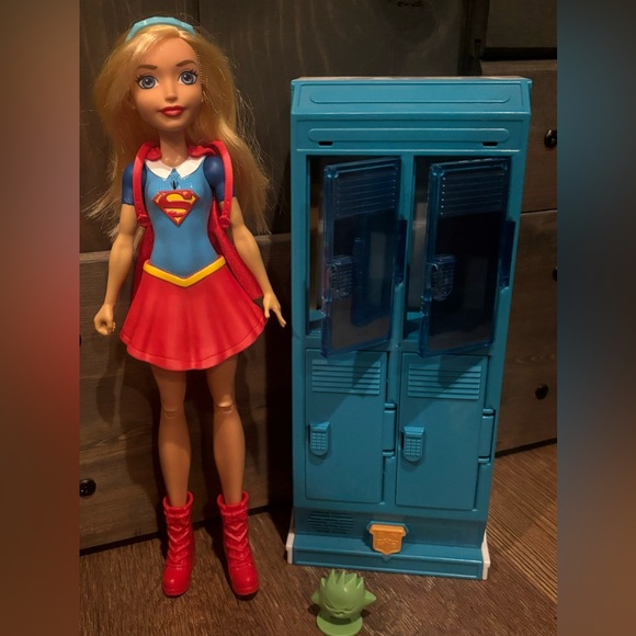 Mattel DC Super Hero Girls X-Ray Supergirl Doll Set w/ School Locker - Picture 2 of 10